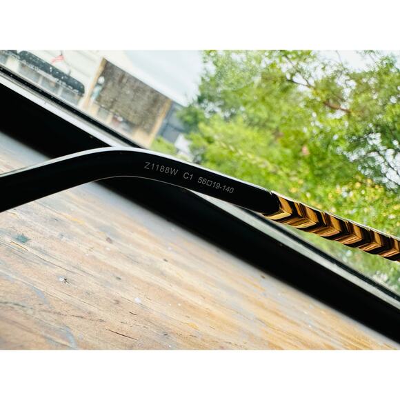 LOUIS VUITTON Black Gold Arrow Chain Sides Edge Cat Eye Sunglasses - Picture 6 of 11